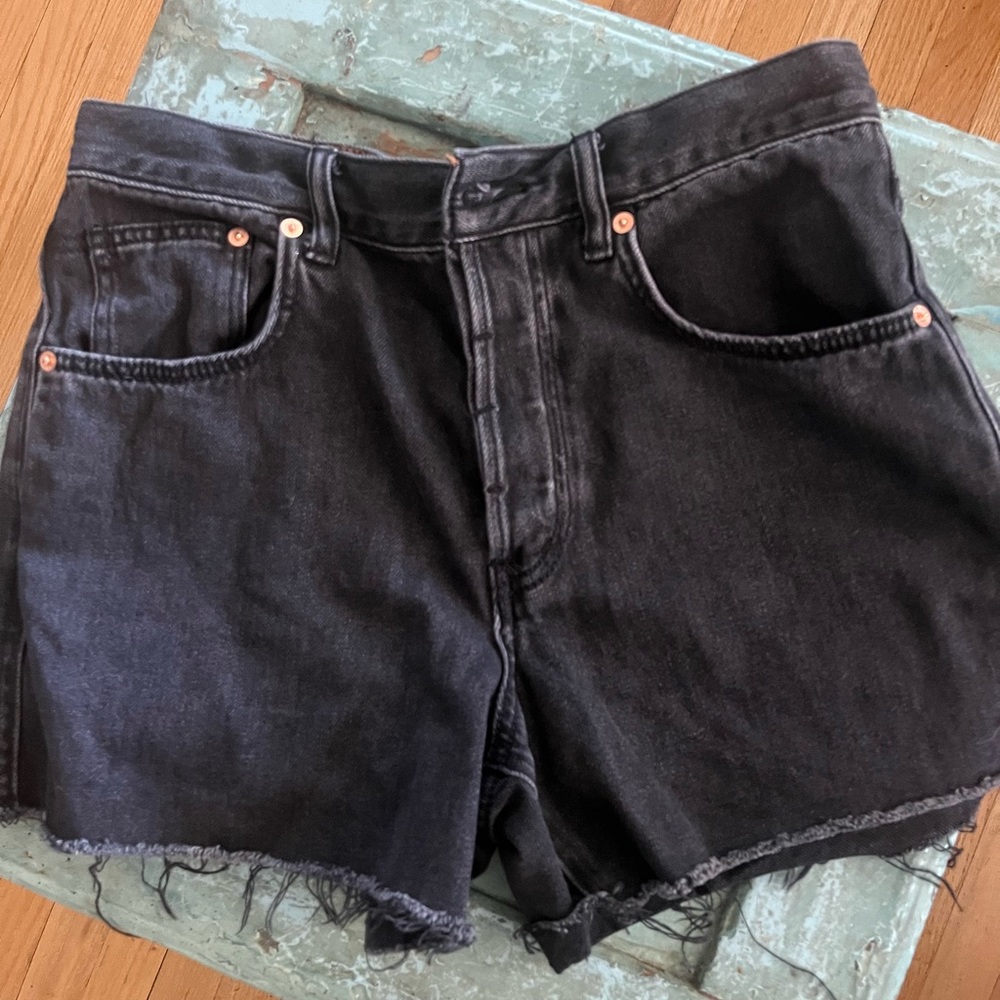 Free People Ivy Mid Rise Shorts. Size 29